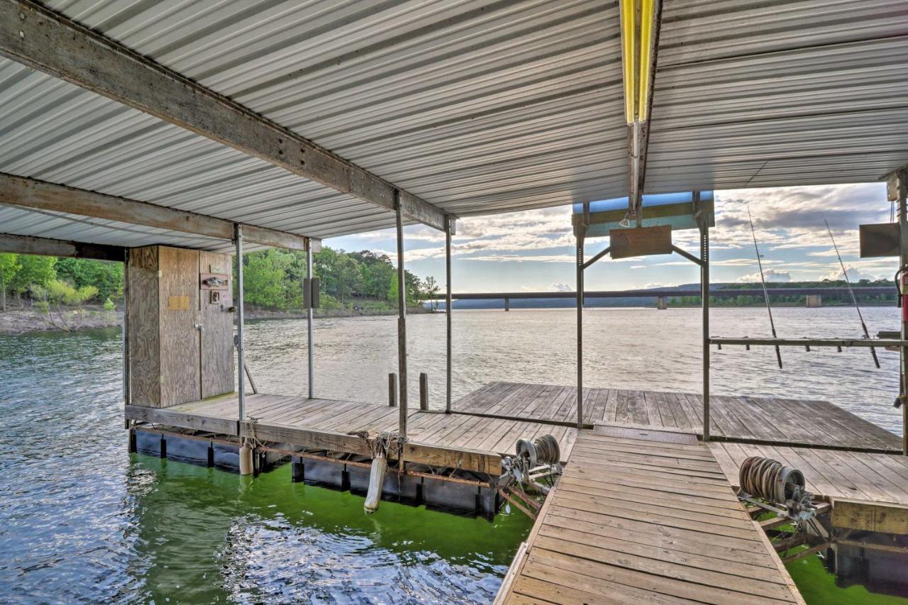 Lakefront Greers Ferry Cabin With Covered Boat Slip! Fairfield Bay Eksteriør billede
